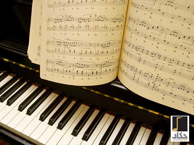 نقش یادگیری تئوری موسیقی و سلفژ در یادگیری پیانو